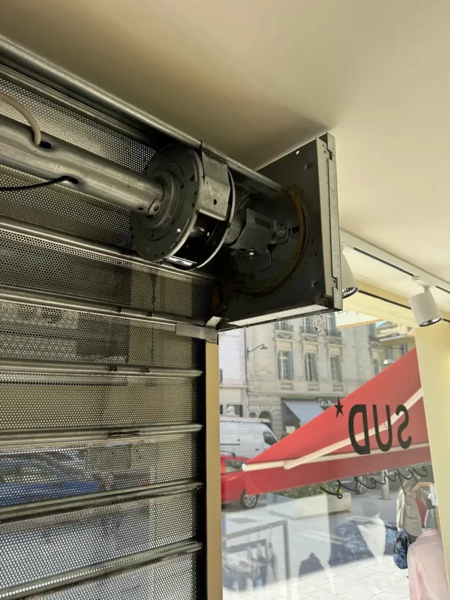 Motorisation de rideau métallique à Bobigny